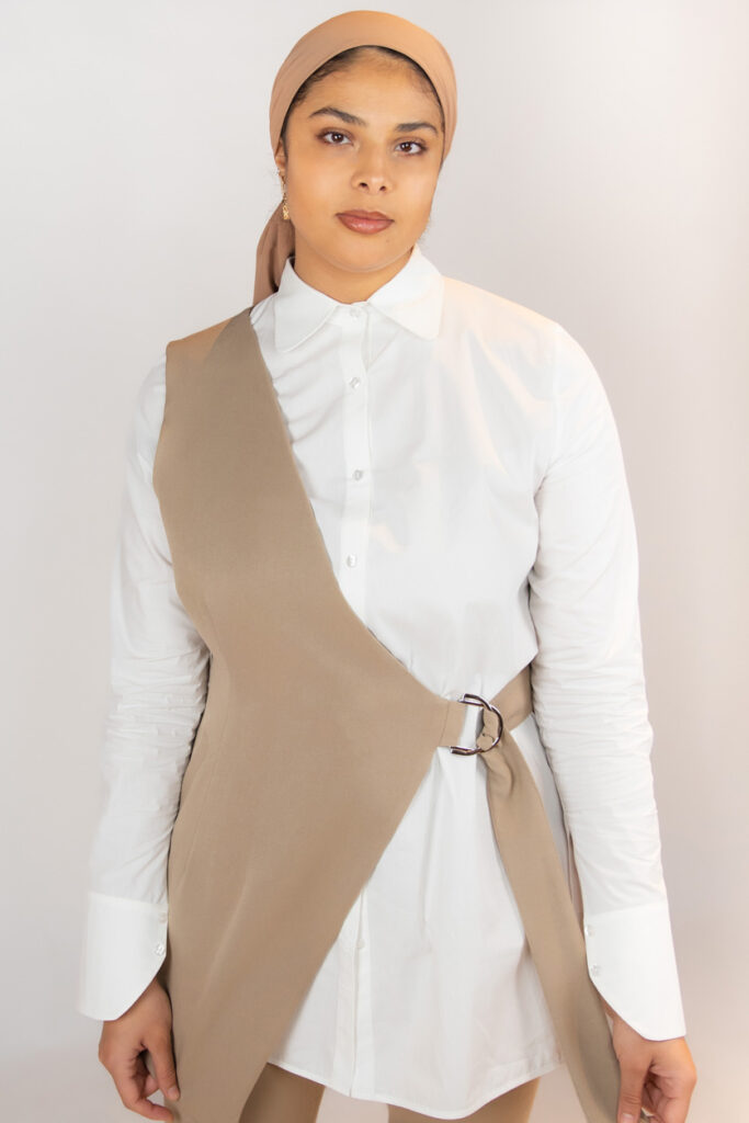 GILET BLAZER UNIQUE, boutique modest fashion made in france, fabriqué à paris, couture artisanale française, gilet stylée, veste stylé, accessoires stylés, mode unique, mode éthique, mode durable